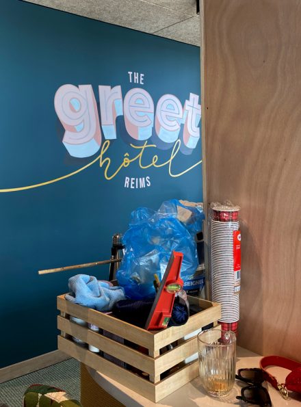 hotel, greet, fresque murale, graphisme, logotype, logo, christine sejean, graphiste, peintre en lettres, reims